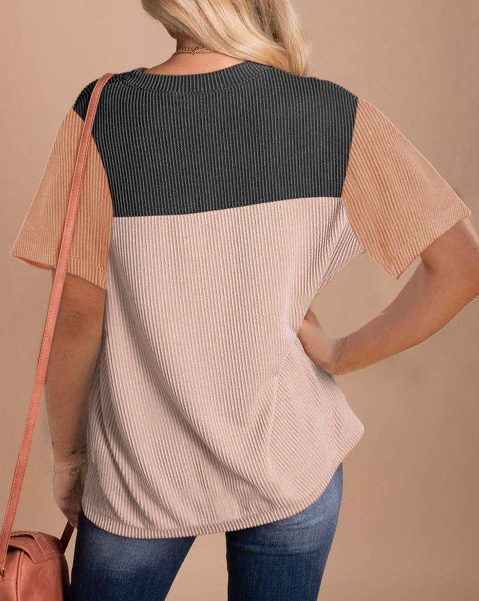 Ribbed Colorblock Short Sleeve T-Shirt: Black / S