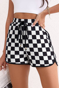 Checkered Drawstring Elastic Waist Casual Shorts: Black