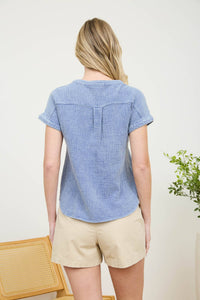 SHORT SLEEVE HENLEY CHAMBRAY TOP: CHAMBRAY