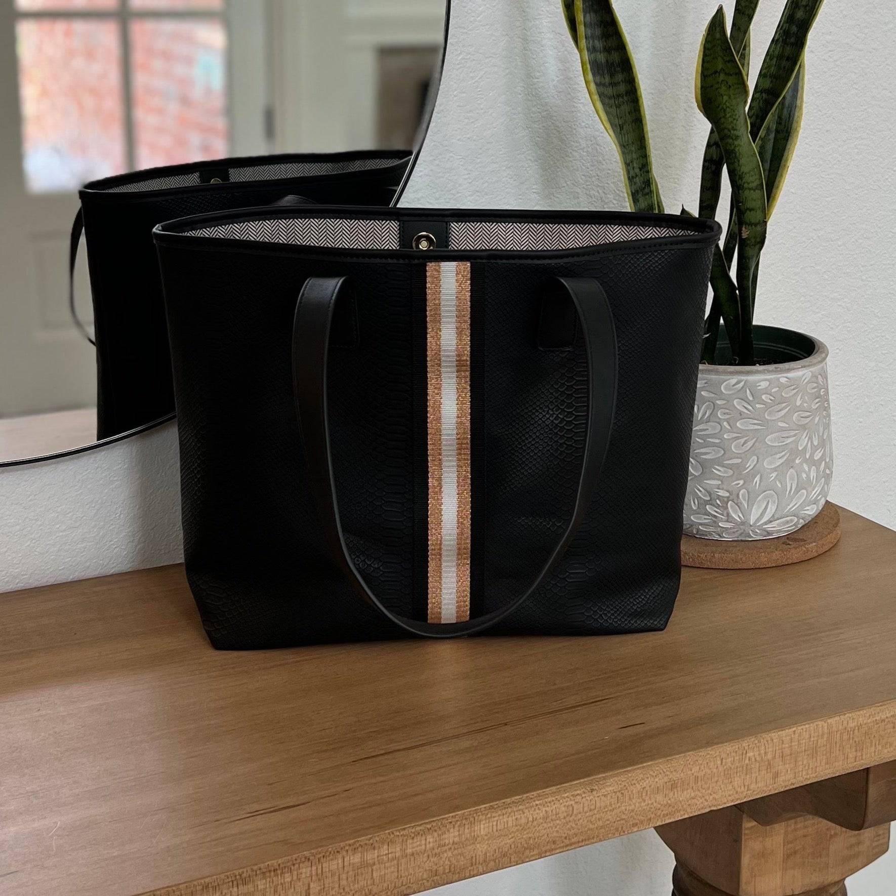 kira Tote.