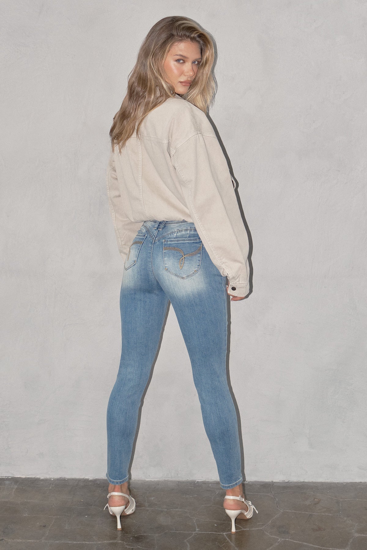 Women's WannaBettaButt Mid Rise Embroidered Skinny Jean