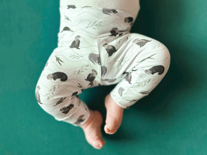 Otterly Adorable Baby Leggings Outfit