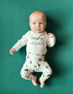 Otterly Adorable Baby Leggings Outfit